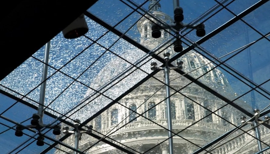 美国对乌克兰的军援计划又在国会参议院“闯关成功”了，白宫已经扬言要在本周恢复对乌