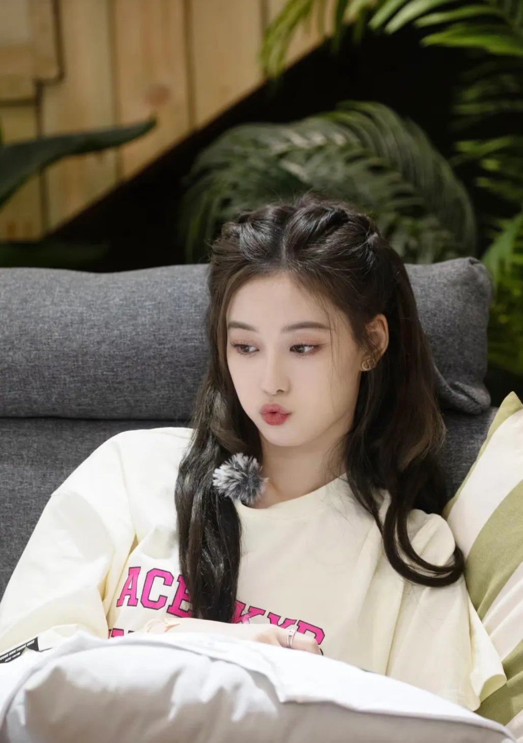 因为她漂亮的没有特点❓❓
徐艺洋是怎么做到这么漂亮的同时，还能让我转头就把她的长