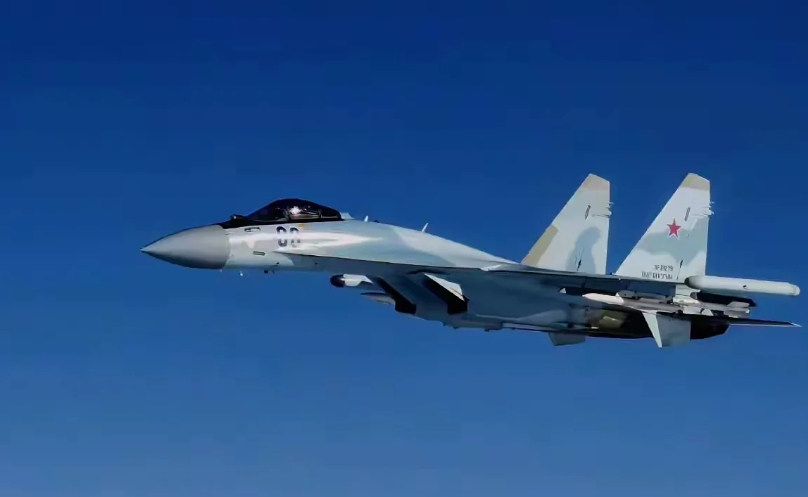 俄罗斯空天军的主力战斗机苏-35S“超侧卫”重型双发双垂尾单座超音速空优战斗机的