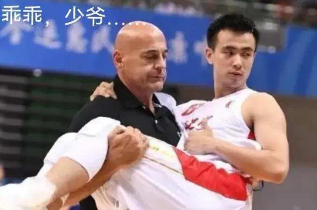 现役CBA联赛明星级别后卫:赵继伟与徐杰本赛季综合实力对比如下:

1.赵继伟 