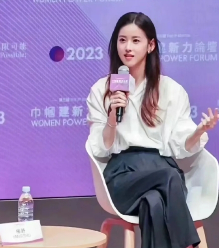 访台清华校花被台媒赞“神仙妹妹”