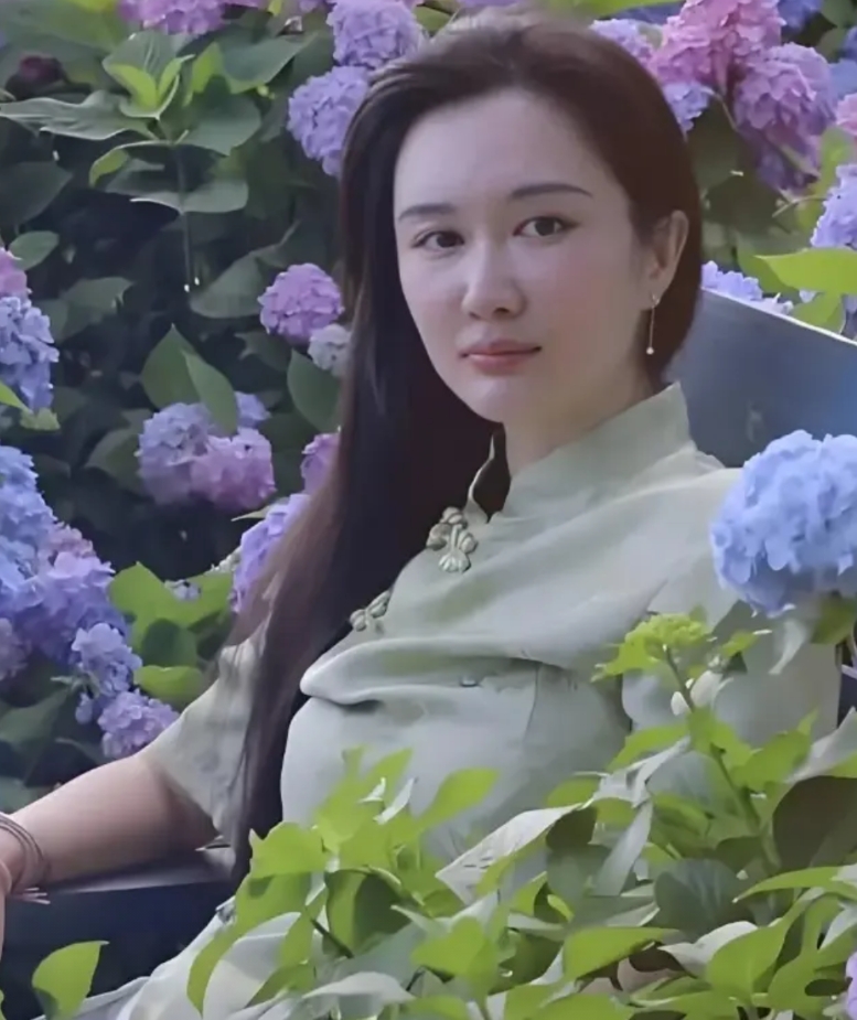 你以为杜星霖仅仅是张纪中的老婆？那可大错特错！她绝非徒有颜值的花瓶。杜星霖生于 