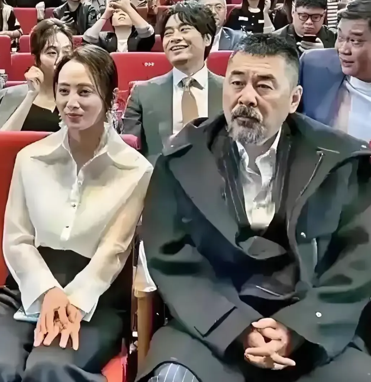 陈建斌这胡子拉渣不修边幅的，蒋勤勤大美女是怎么看上他的？