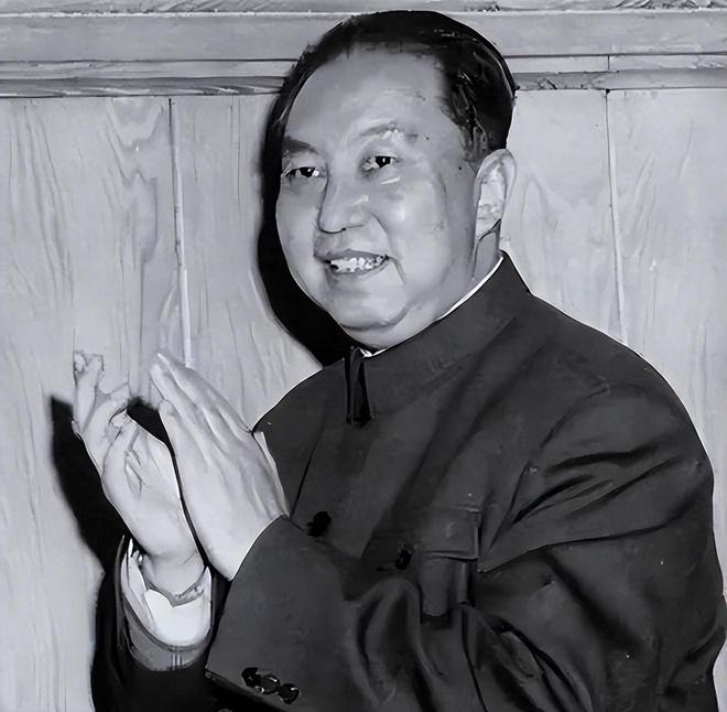 解决“四人帮”之前，华国锋派耿飚去执行一个秘密任务