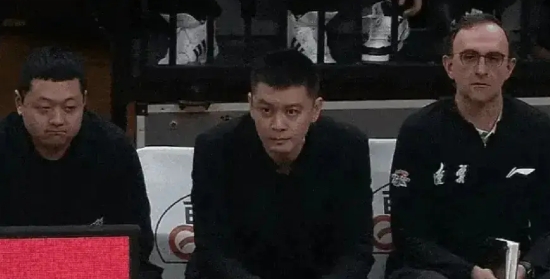 国字号前锋气的杨鸣不想说话了！赵继伟更是恼羞成怒！

辽宁惨负广厦，替补登场的付