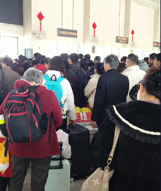 这都2025年了，怎么还有那么多人出去打工?不是说2020年都实现全面小康生活了