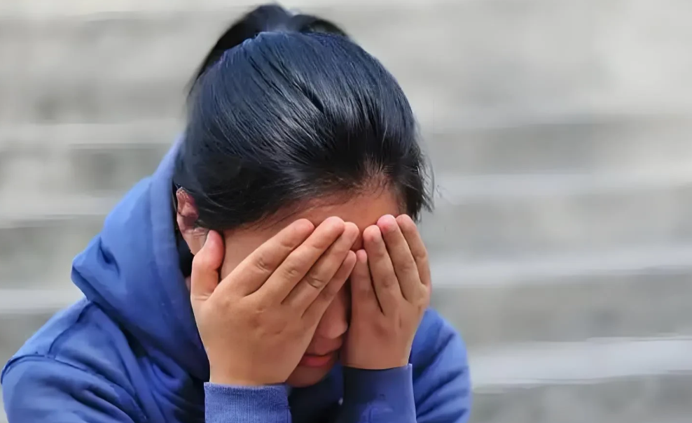 陕西旬阳一女子，以和丈夫分居8年为由，起诉离婚，被判不准离，女子贷款供2个孩子上