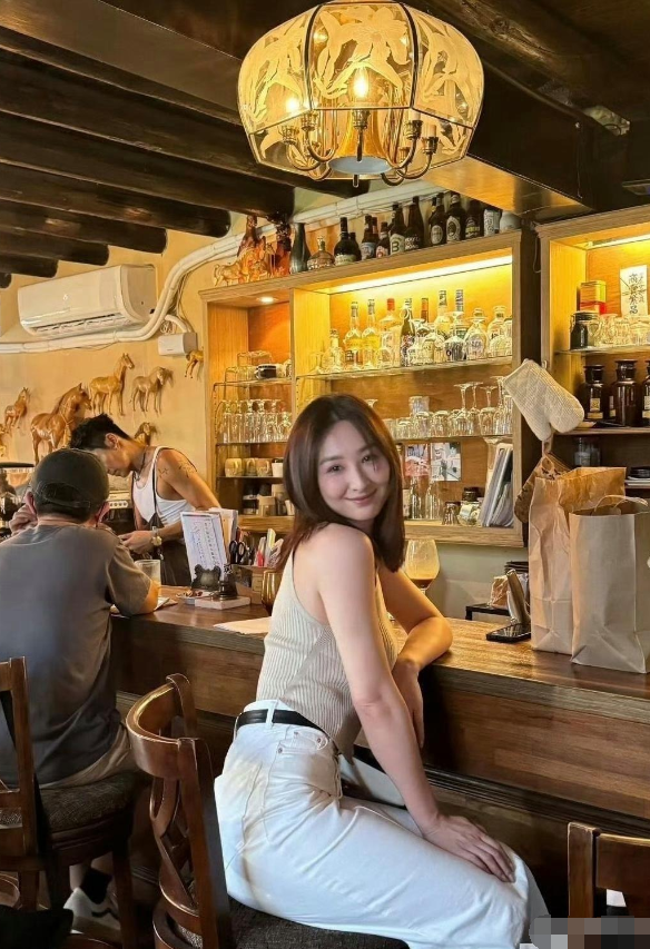 高海宁这样的身材才叫好

在娱乐圈中，高海宁以她独特的魅力和引人注目的身材脱颖而