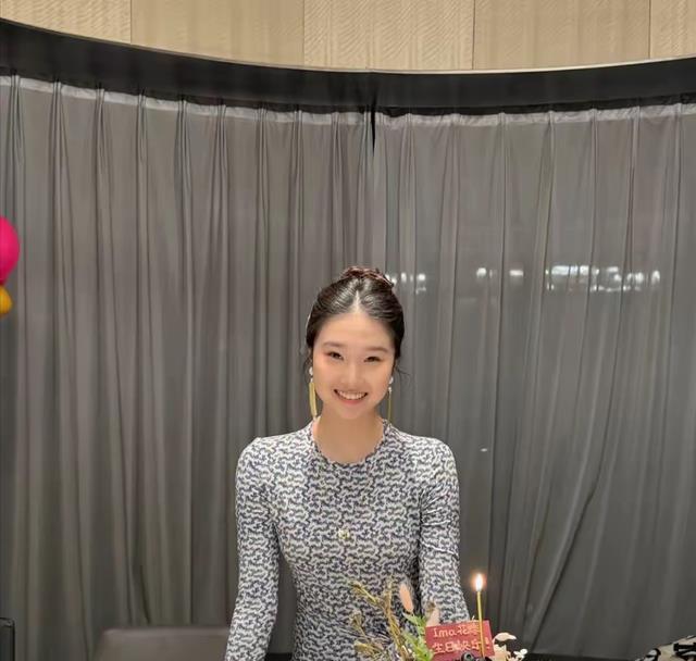 马伊琍为大女儿庆生，16岁爱马打扮成熟，和文章贴面同框感情好（马伊琍女儿跟谁）-第4张图片-九妖电影