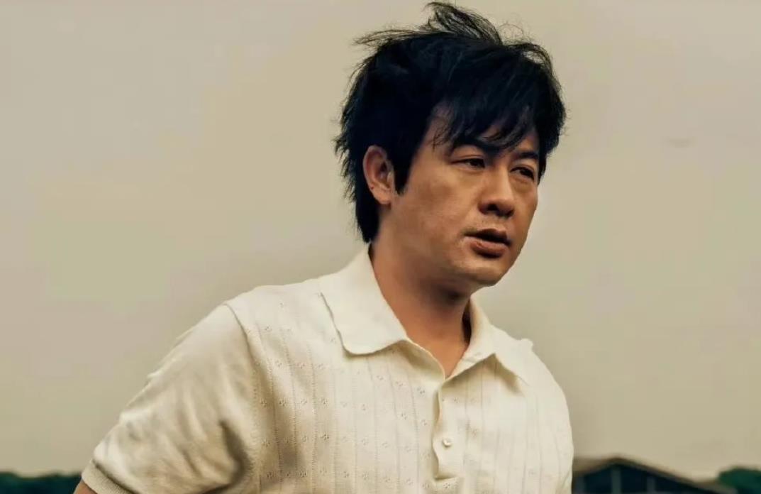 张颂文主演的《猎冰》以一部小成本剧获得了极高的热度，他在剧中饰演的黄宗伟角色深入