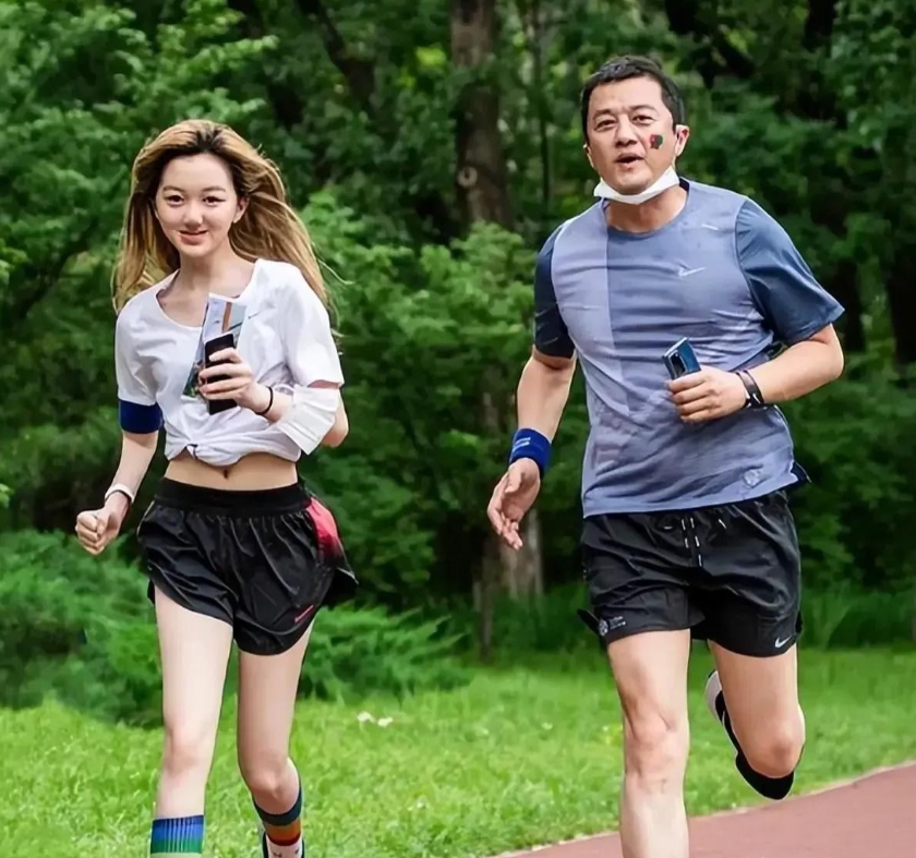 王菲的女儿李嫣太美啦！女大十八变，越变越好看，笑起来像一朵玫瑰花一样漂亮！

王