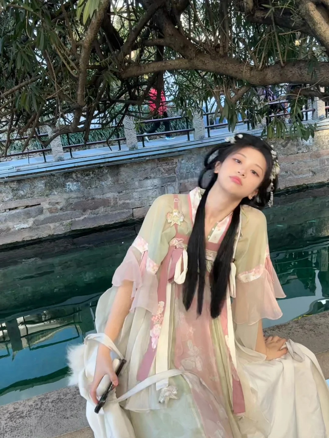 苏州很好玩 下次不来了
好多人好多人好多人啊啊啊但是确实拍照很好看！汉服妆造遍地