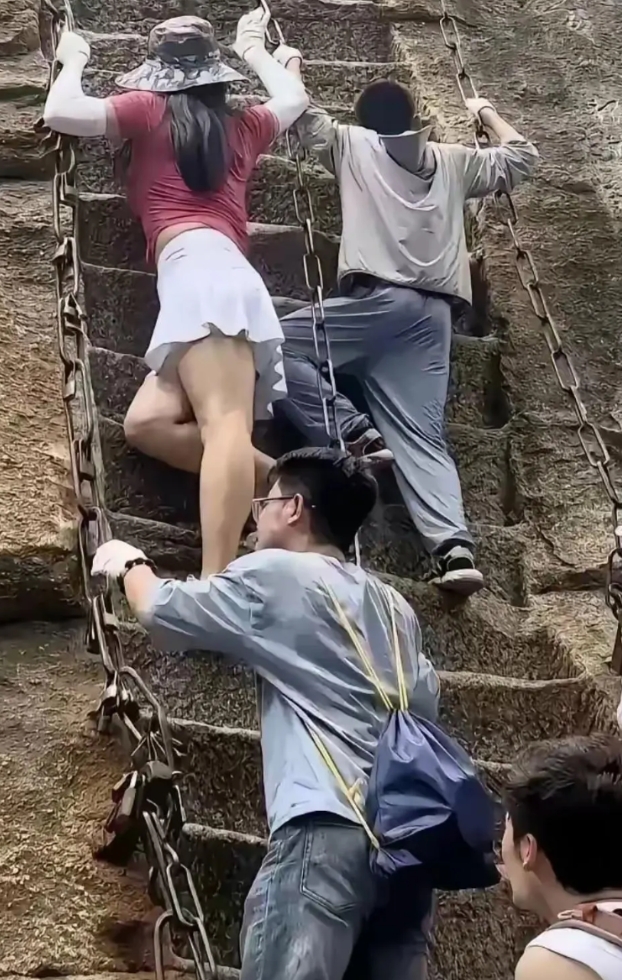 让下面的人情何以堪？！哈哈哈哈 [大笑][大笑][大笑][大笑][大笑]