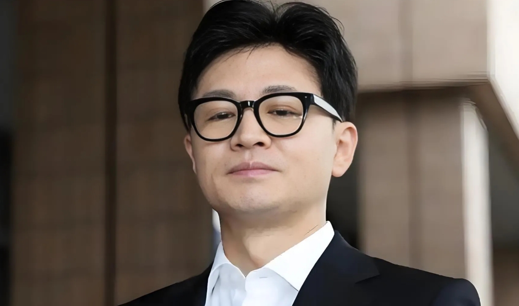 尹锡悦剧终，最高兴的不是李在明，更不是文在寅，而是韩东勋！可能是因为李在明与尹锡