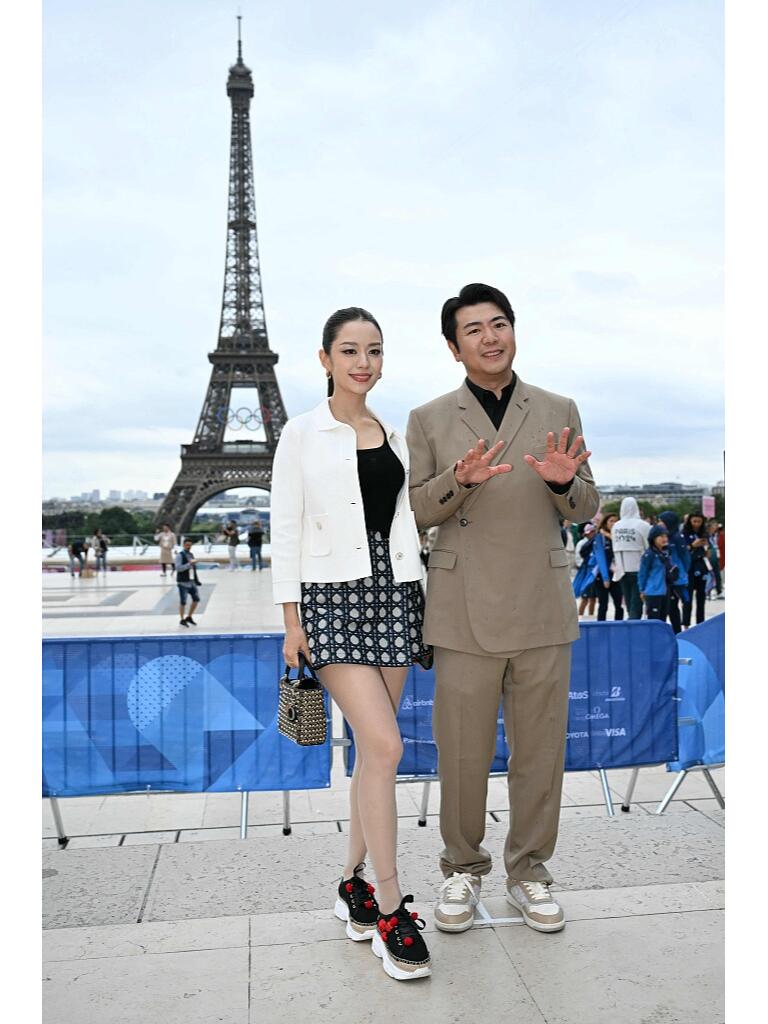 郎朗吉娜黑白套装很美