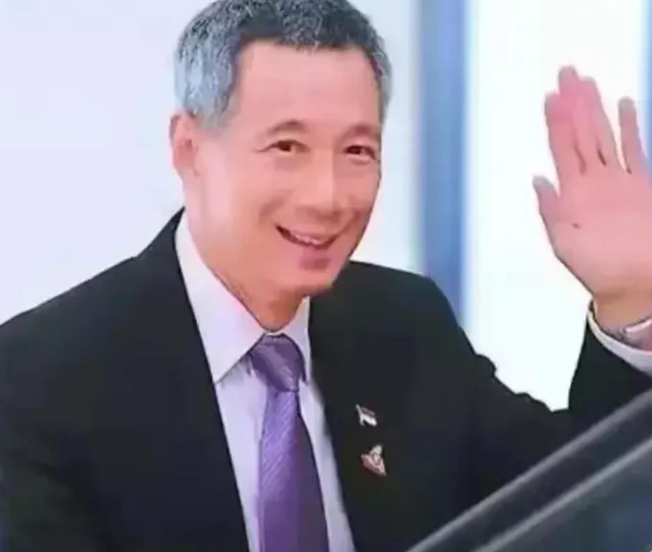 新加坡前总理李显龙最近在媒体上放了一颗重磅炸弹！

一：他说：“中国经济发展的潜
