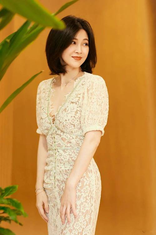 童蕾的奋斗史：从失落中崛起的女强人
