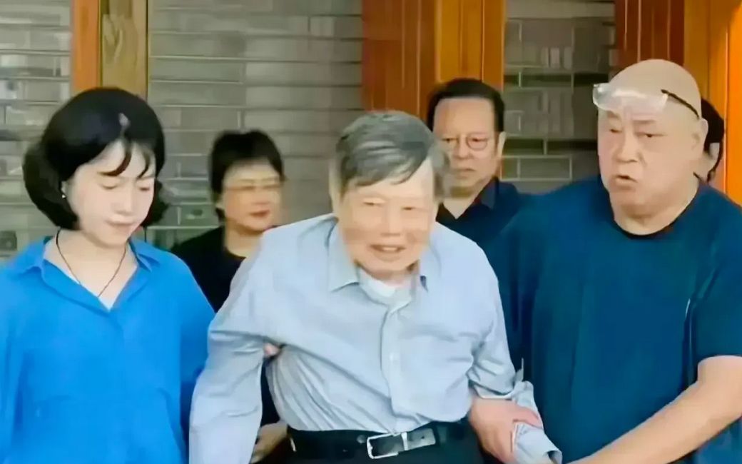 80岁的老翁有钱可以娶到20多岁的姑娘，女的图钱，男的图貌，这话没毛病。若说是相