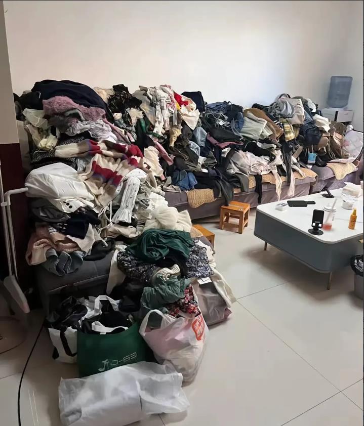 
家里这么多衣服，出门却找不到衣服穿，这是不是病？