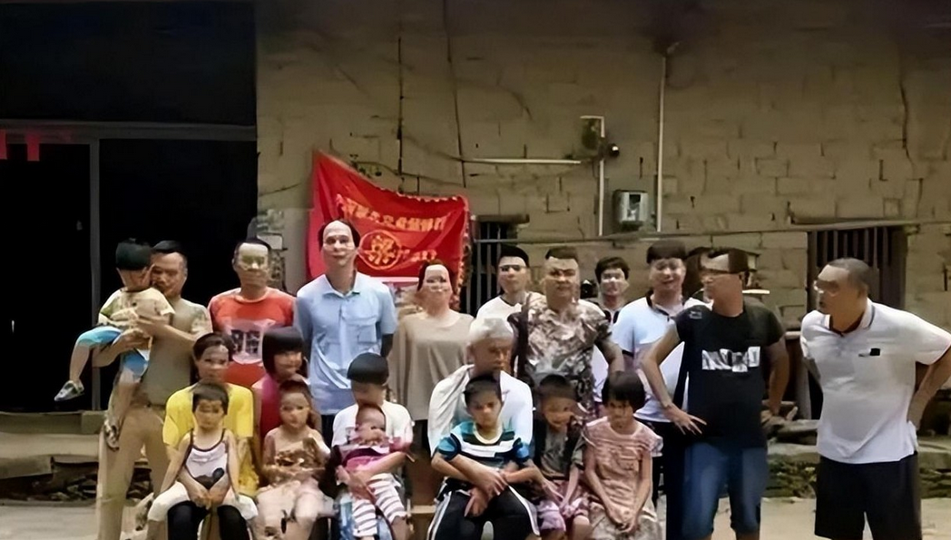 广西第一猛男！1994年，49岁梁二将19岁女工友带回村，随后两人开始疯狂造人，