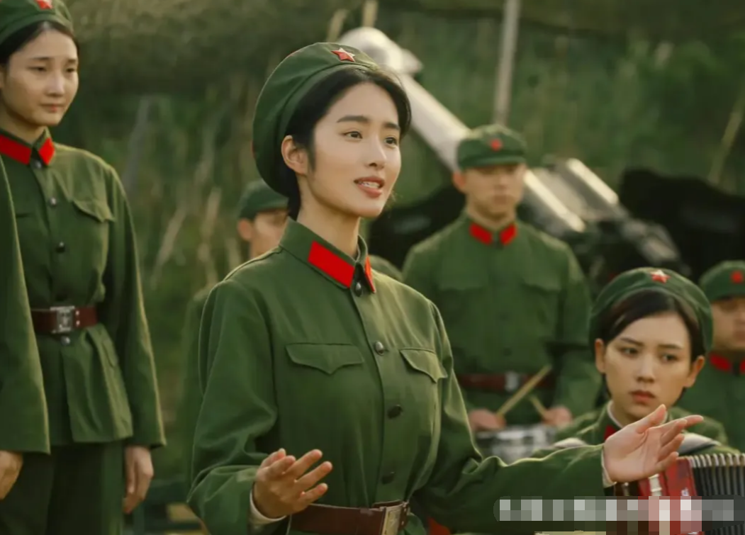 特务连撤编了，战士们下午就要分到其他连队，开饭前，全连列队，值班排长向我报告，“