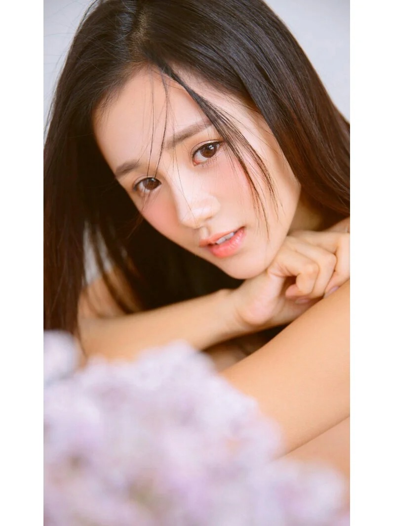 被赵丽颖一手带火的她为何在娱乐圈消失了？
在璀璨的演艺圈中，安悦溪以其独特的魅力