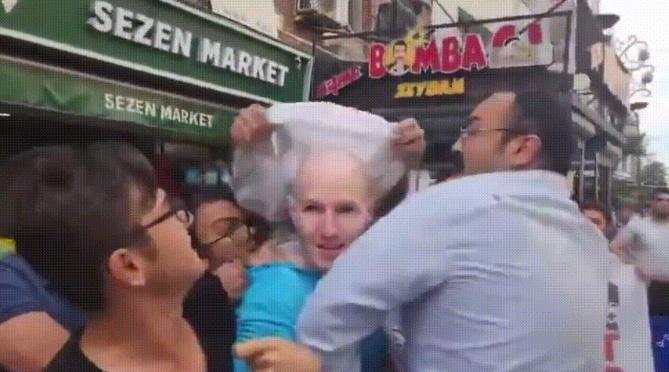 美国大兵在土耳其街头被人套头痛揍，视频曝光后，美国人的反应让人意外



9月1