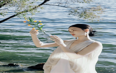 穿越成皇后，我彻底摆烂，要求后宫禁止内卷