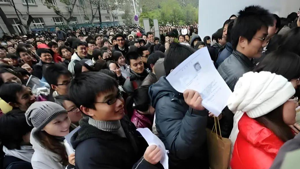 为了三千块钱的工资，放弃了事业编制，大家都认为他做的对吗