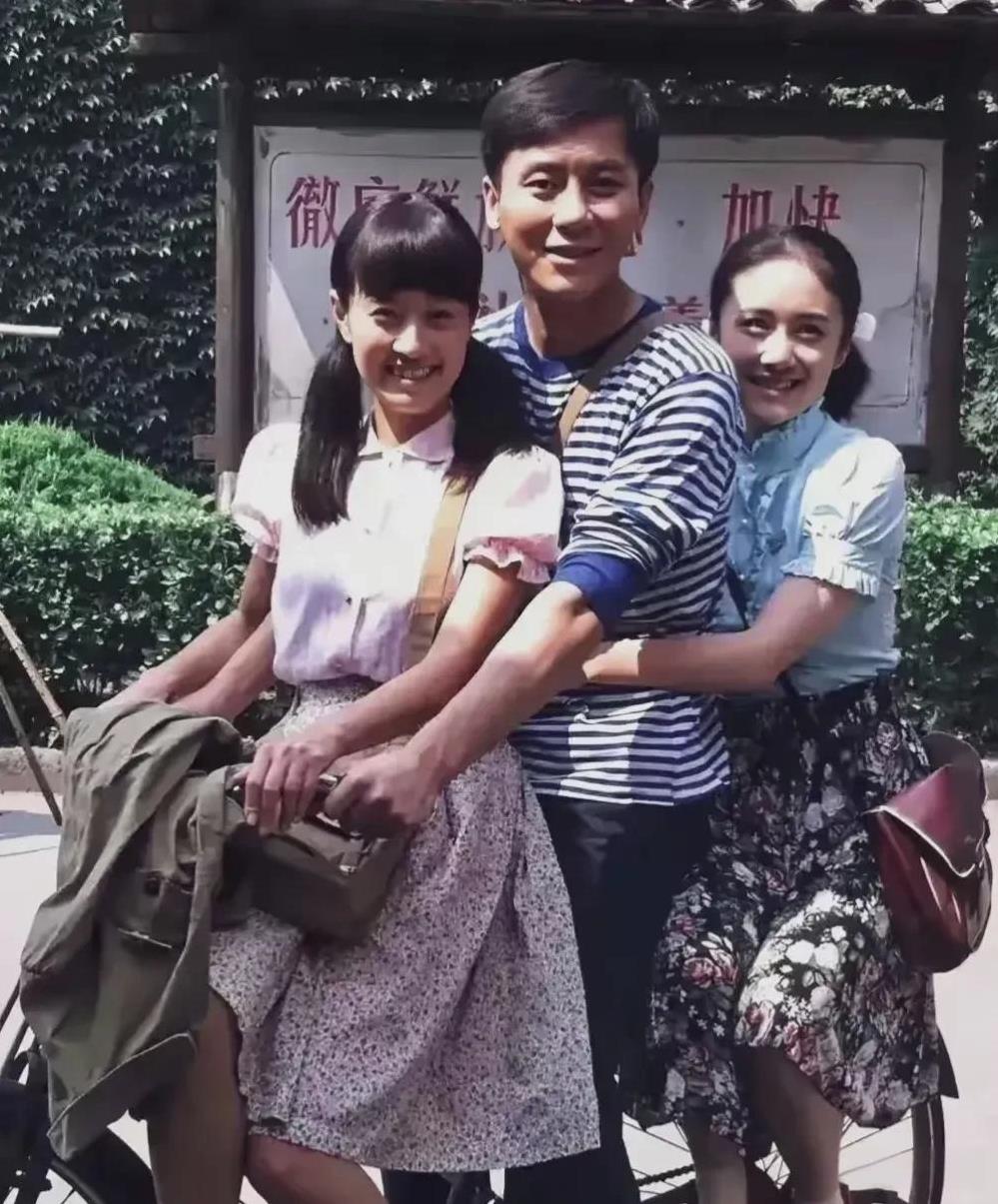 看到李晨骑着 28 大杠载着两位美女，真让人怀念那个纯真年代。那时的感情简单纯粹
