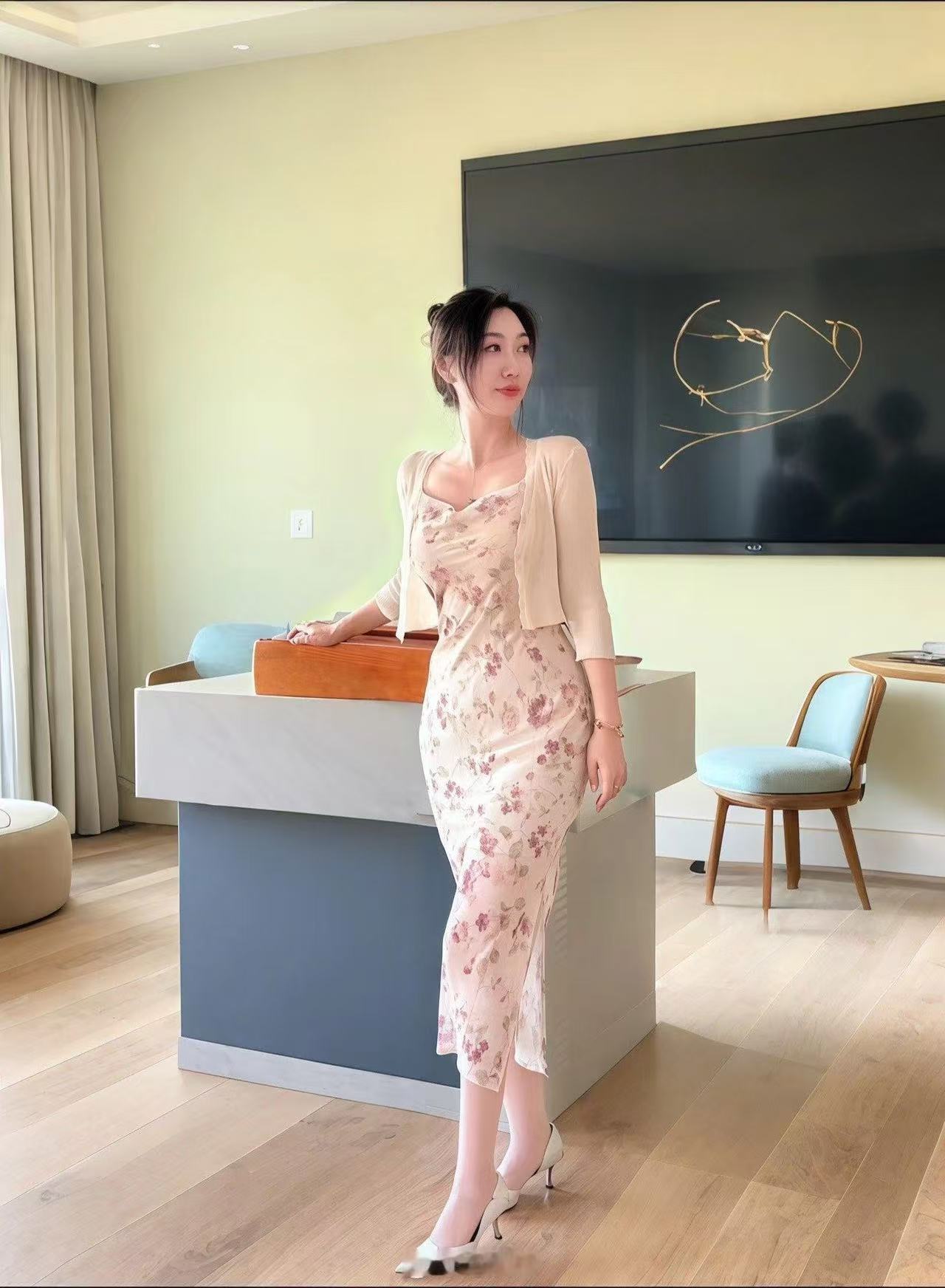 有一个这么丰满的老师学生太幸福了哈哈哈哈