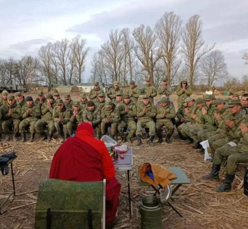 吃粮当兵，穷困图瓦人的选择。
俄乌战争，俄罗斯兵员紧张，大城市的人不愿意从军，而