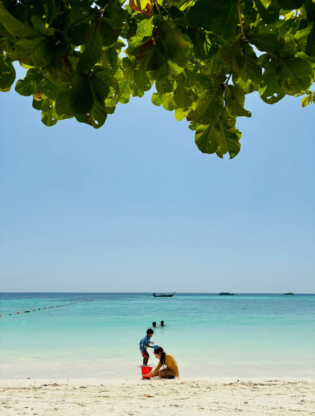 泰国，是最好的医丑
第1天全妆➕精心挑选的漂亮衣服
第2天简单画画➕T恤
第3天