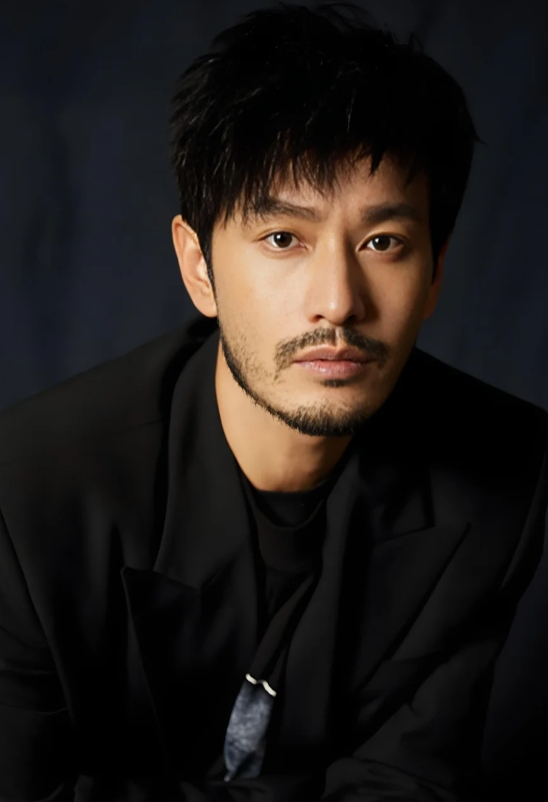 自从黄教主官宣叶珂，状态一落千丈，首发的电影也凉凉，如今叶珂退网注销某博，黄晓明