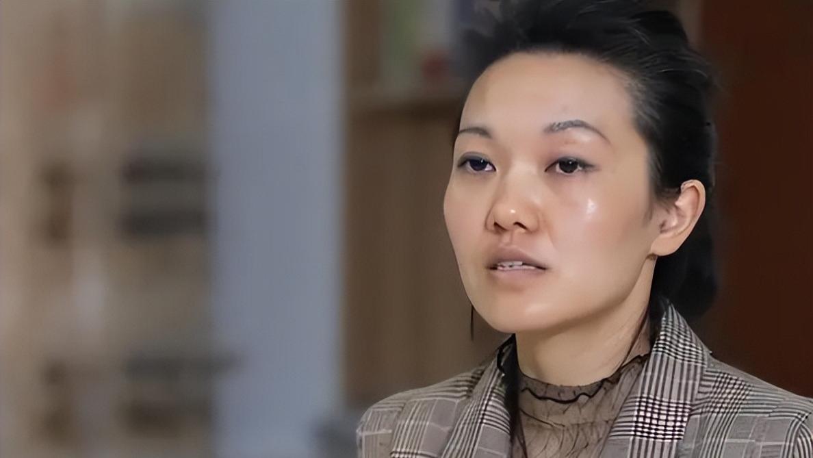 回顾：四川老汉住猪圈女儿不养，养女将他告上法庭