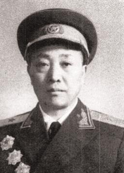 抗战中，刘亨云带着部队在导管宿营。三百多日军悄悄来偷袭。一个叫做吴阿林的战士腿脚
