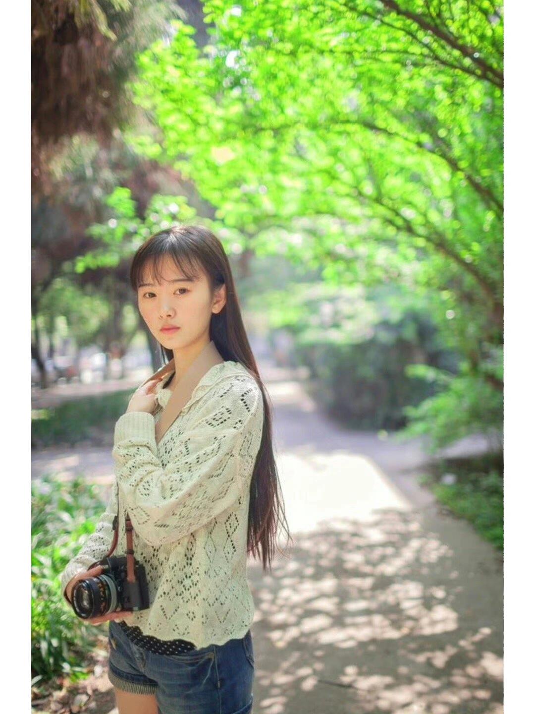 鞠婧祎出道前的照片什么水平？
