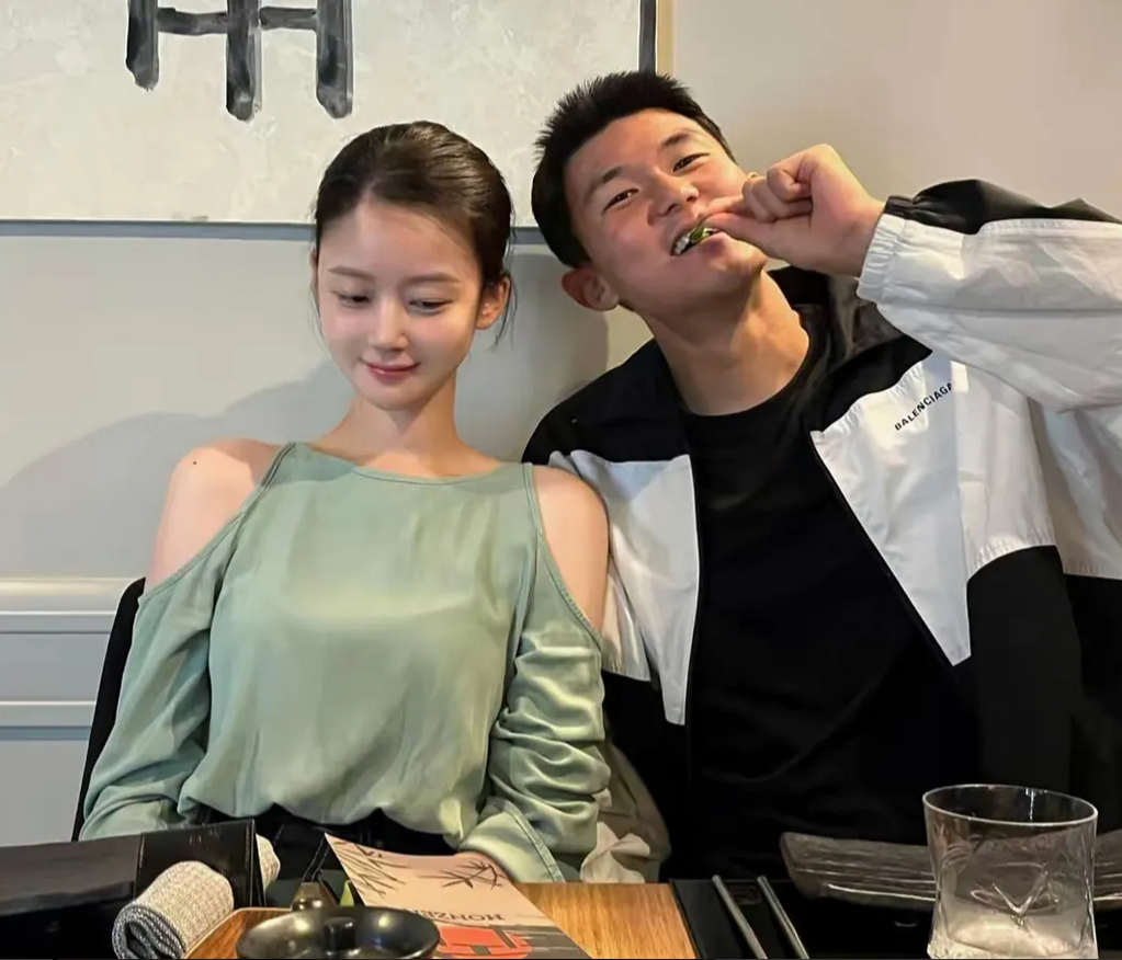 分走了80亿！金玟哉与妻子离婚，320亿家产被分走了1/4。
据韩媒消息，拜仁球