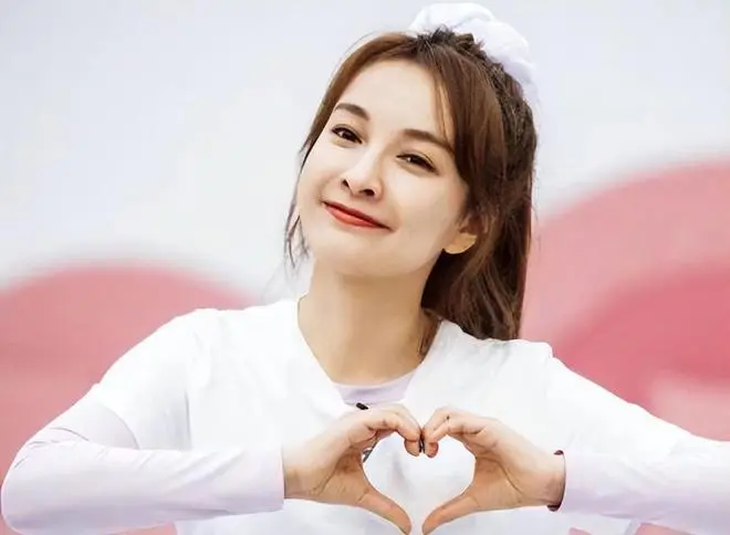 吴昕，被曝大瓜！
 
6月4日，娱乐圈本来静悄悄的，41岁吴昕突然引起热议，这一