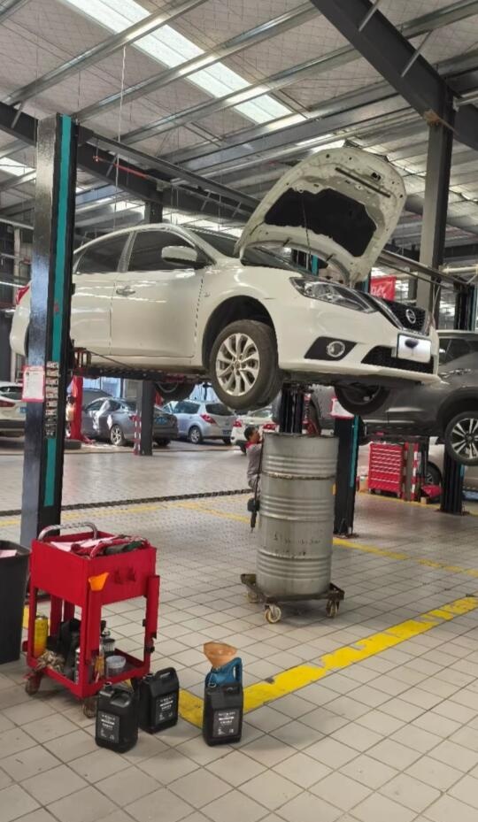 最近温度骤降，给爱车轩逸来个“暖冬保养”至关重要！ 🚗❄️师傅说，冬季保养要重