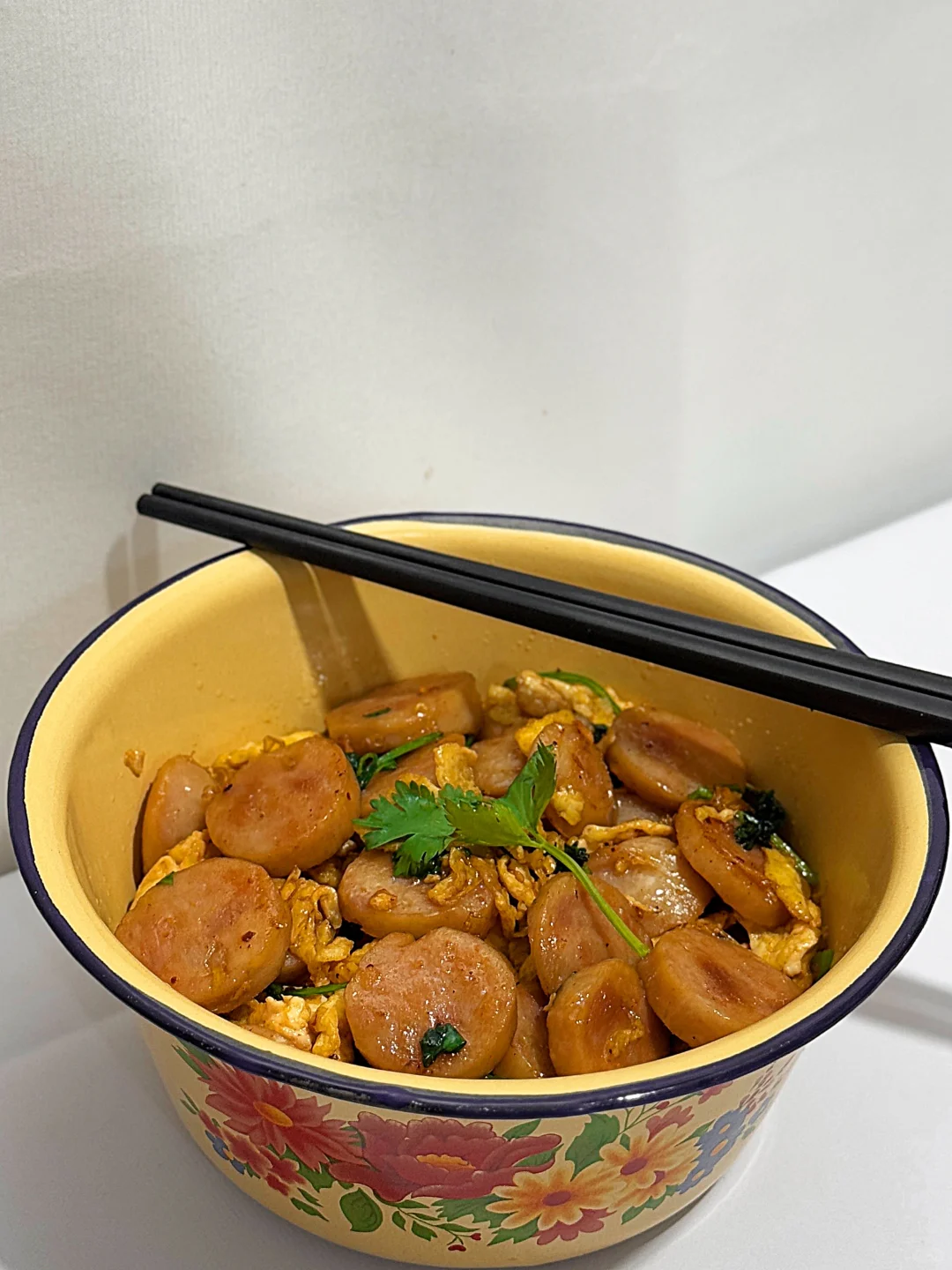 今天吃什么|在家做饭🍳香菜烤肠鸡蛋（附做法
