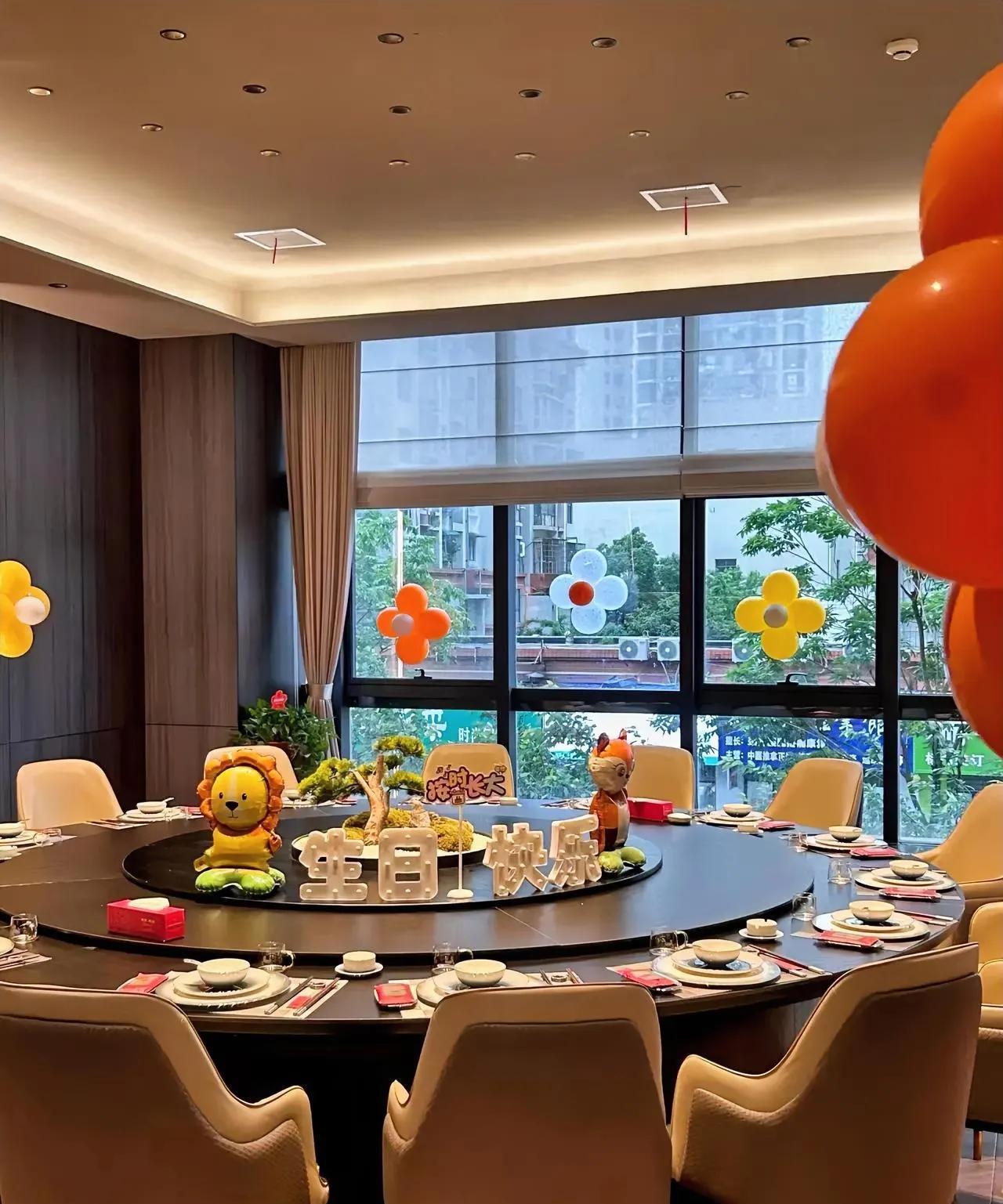 昨天快下班时，同事突然找我借 3000 块，说是孩子过生日，要带家人和亲戚去酒店