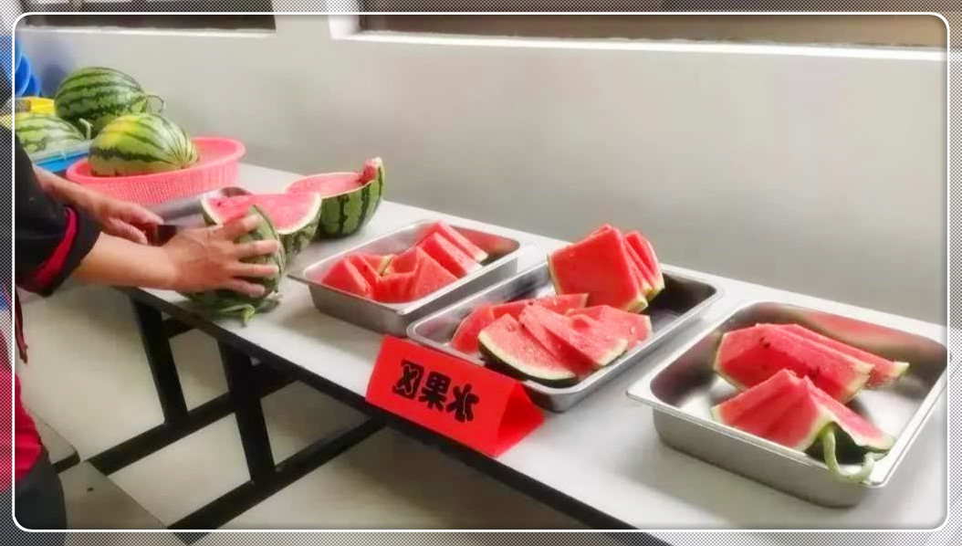 坚持10年不离职，只为这顿午餐。