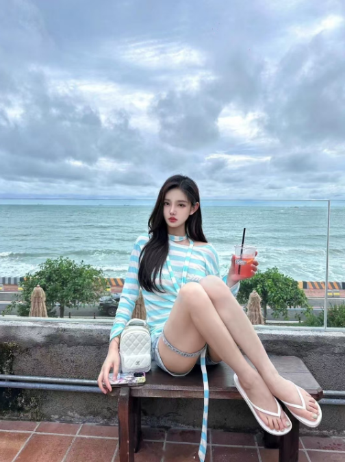 本小姐的腿够不够长呢哈哈哈哈