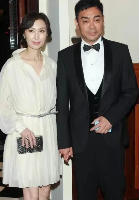 刘青云郭蔼明模范夫妻，无子女仍恩爱如初