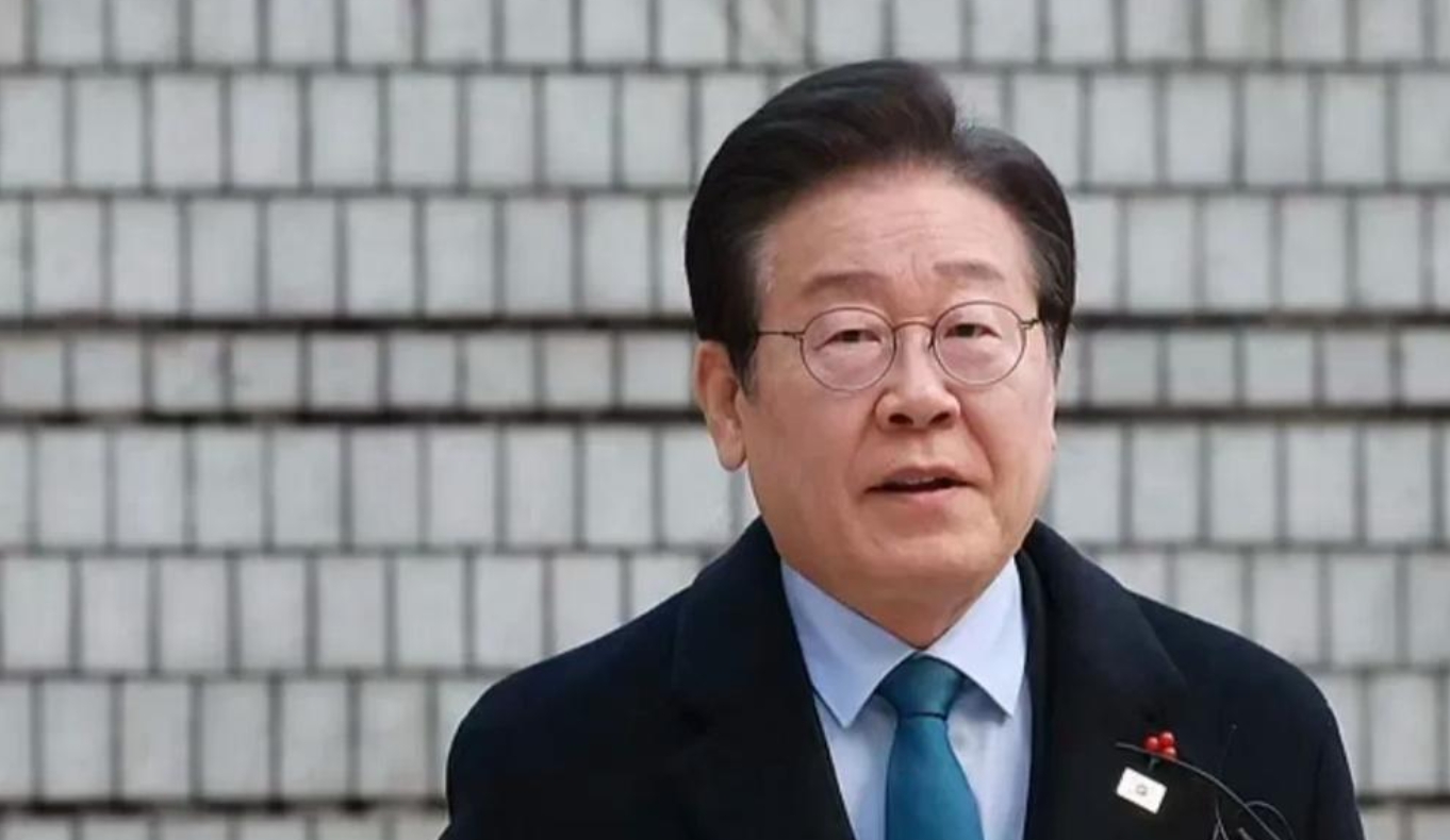 李在明，不愧是上过恋综的市长
他上同床异梦时，是首尔城南市市长，当时不知道这个老