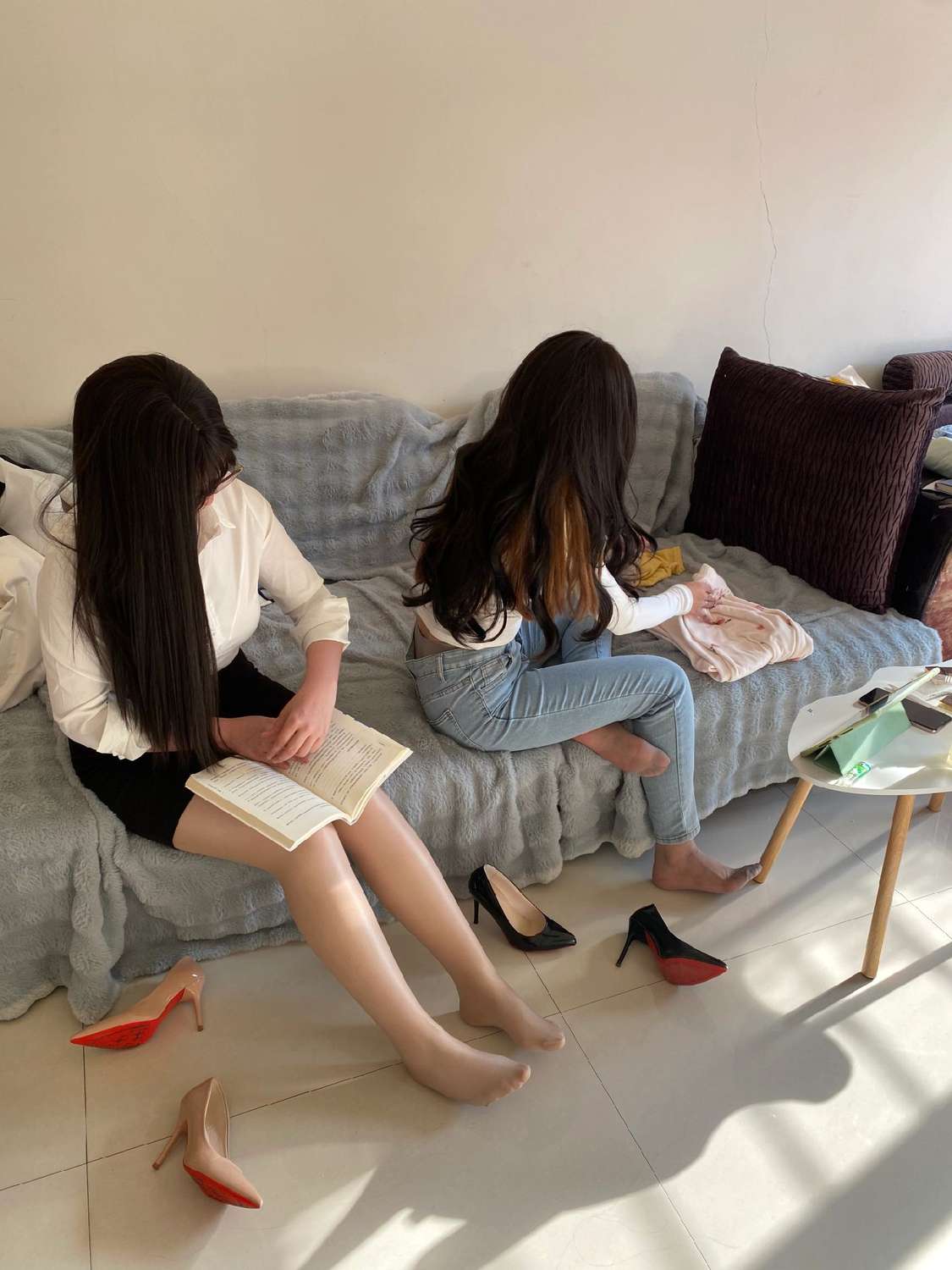姐妹俩都这么爱学习，叫我这个做老师的该如何是好！