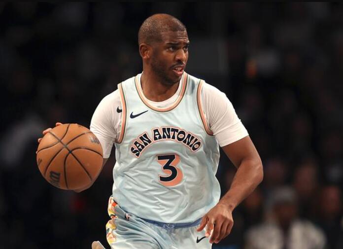 保罗生涯抢断达2684次，追平基德并列NBA历史第二。NBA常规赛，保罗在马刺客