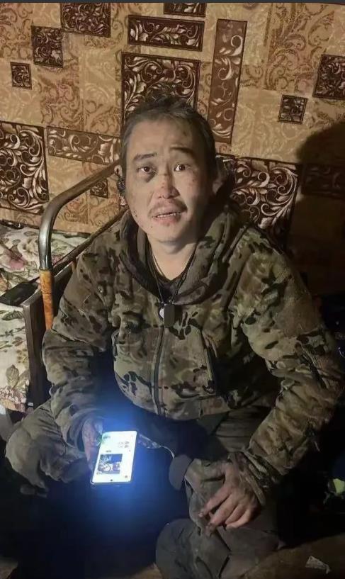 这是一个真正的狠人啊，俄军里面数量比较少的库雅特人。
在乌东地区的一场巷战中，这