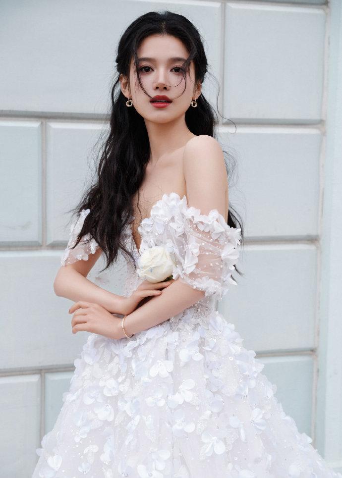 钝感美人张婧仪